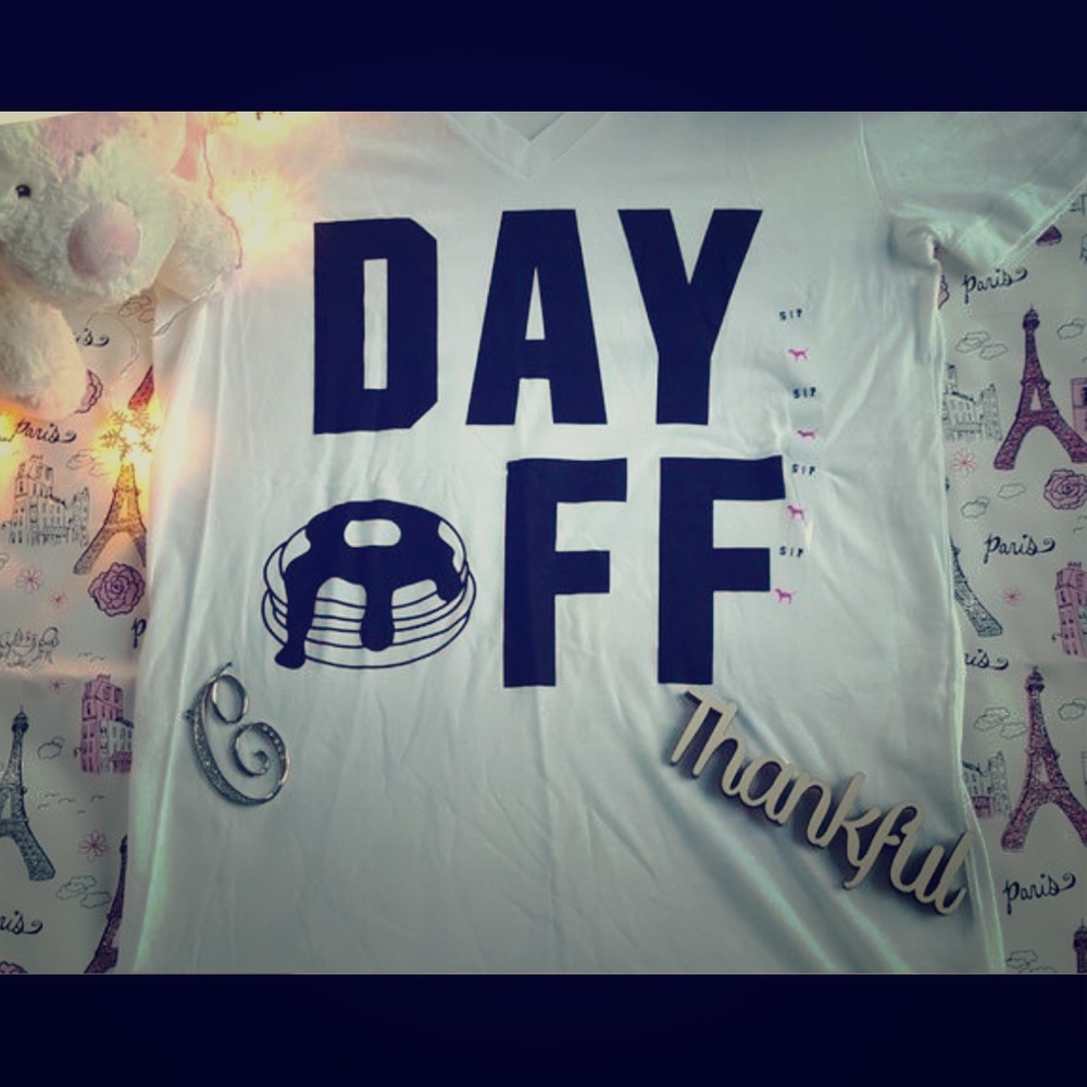 BRAND NEW PINK DAY OFF PANCAKE 🥞 TEE SHIRT